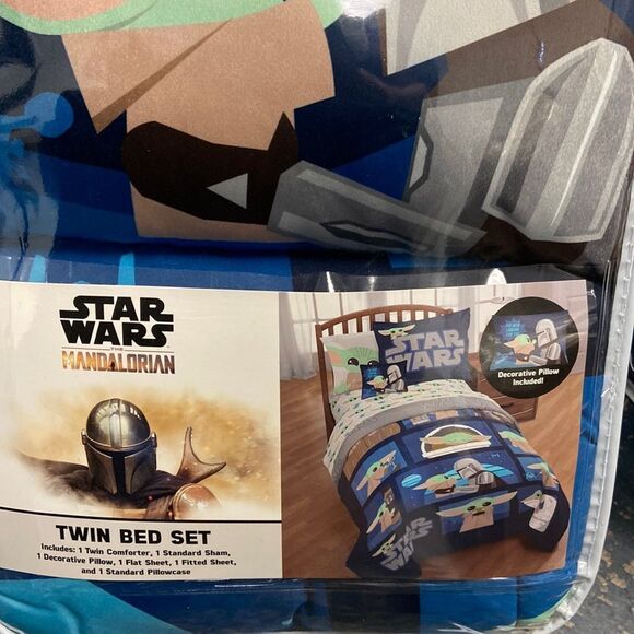 Star Wars Mandalorian 8 Pieces Baby
Yoda" Kids Reversible Full
Bed Set - Picture 9 of 13